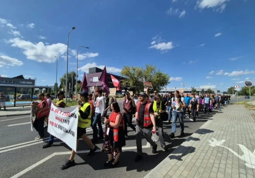 „Lepszy mały Fiat niż GPT Chat”. Protest przeciw opłatom parkingowym