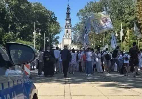 Bezpieczeństwo na drogach Częstochowy. Policja zabezpiecza drugi szczyt pielgrzymkowy