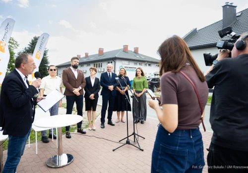 Kolejne inwestycje w Rzeszowie. Prawie sto nowych latarni rozświetli osiedla