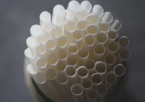 Miało być mniej plastiku. Jest więcej wiecznych chemikaliów. Niepokojące wyniki badań