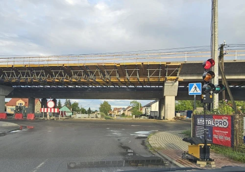 Koniec problemów kierowców autobusów i ciężarówek. Po miesiącach starań słupki przesunięto