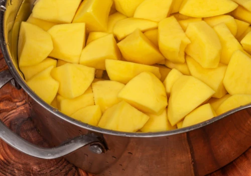 Zrób to z ugotowanymi ziemniakami. Pomaga kontrolować cukier we krwi