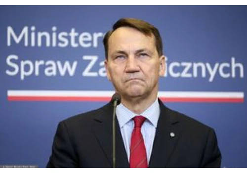 Zarzucili mu 