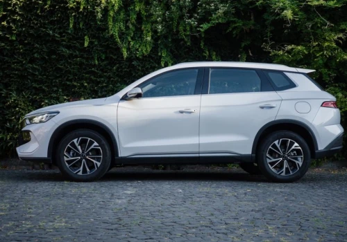 BYD Sealion 5 DM-i rzuca wyzwanie Toyocie. Zasięg i cena tej hybrydy to zaskoczenie