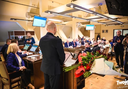 Gorąco na sesji w Stargardzie. Będzie o szkole, podwyżkach i kontrowersyjnej petycji