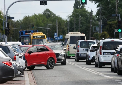 Ten podatek od aut już wszedł w życie. Właściciele mogą zapłacić więcej fiskusowi