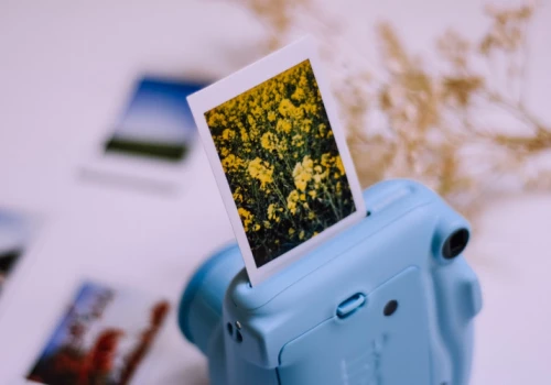 Instax - aparat natychmiastowy, który pozwala zatrzymać wspomnienia na papierze