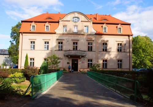 Pałac w Niwnicach na sprzedaż – burmistrz za znaczną obniżką ceny