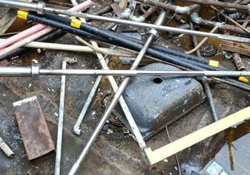 Włamali się do magazynu przy ul. Reja. Ukradli przewody, agregat i sprzęt do ćwiczeń