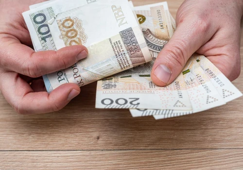 Emerytury i renty pójdą w górę. Jak zmienią się przelewy z ZUS po marcowej waloryzacji?