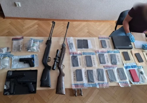 Strzały, narkotyki i broń. Postrzelony kierowca był poszukiwany przez sąd w Wysokiem Mazowieckiem