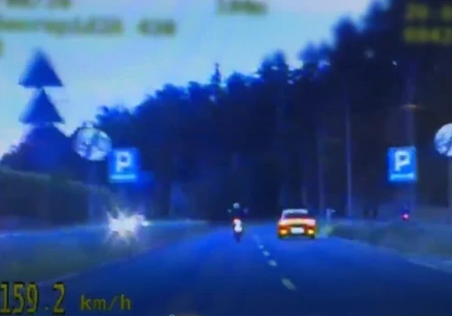 Nie wszyscy zdjęli nogę z gazu na drogach powiatu. Pewien motocyklista przesadził... o prawie 100 km/h