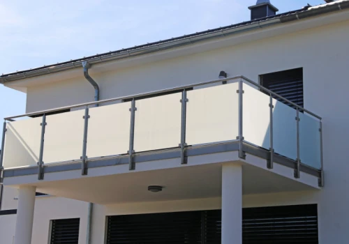 Przecieka taras? Sprawdź krawędź, balustradę i cokół