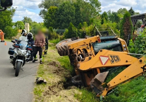 Kompletnie pijany wjechał koparką do rowu. Teraz ją straci