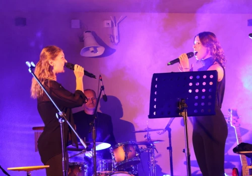 KAM TAM rozpoczęty. Fuzja zagrała na dachu Teatru Cieszyńskiego