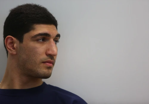 Enes Kanter Freedom wyrzucony z meczu WNBA po bójce, kontynuuje kampanię przeciwko transpłciowym zawodniczkom