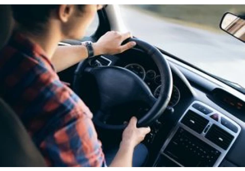 Pędził 220 km/h. Sąd kazał go wypuścić. Teraz nie mogą go znaleźć