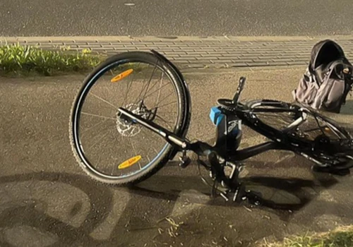 Zdarzenie drogowe z udziałem pojazdu ciężarowego i rowerzysty