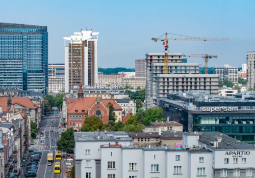Kiedyś był tutaj dworzec PKS, teraz powstają trzy wieże. Zaglądamy na plac budowy w centrum Katowic