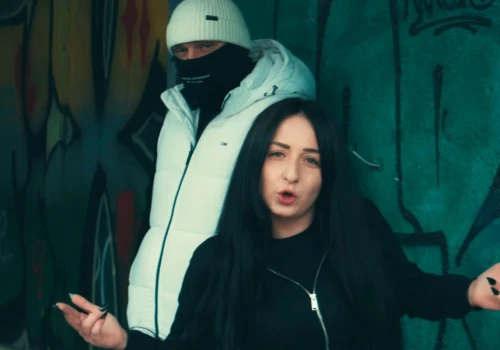 Agia i Kafar Dixon37 rapują, o tym jak jest „W tej branży” – soczysty i ostry banger
