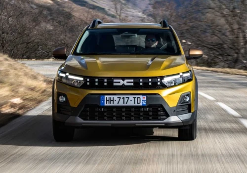 Dacia Sandero znów na szczycie i ogromny spadek Tesli Model Y – ciekawy lipiec na europejskim rynku