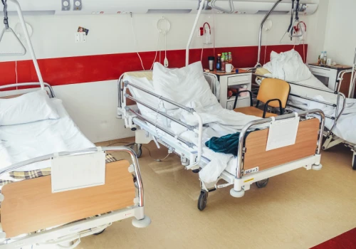 Prawie 91 proc. szpitali powiatowych ze stratą. Ministerstwo: pracujemy nad limitami wynagrodzeń