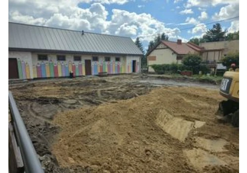 Przy Jedynce w Golubiu-Dobrzyniu powstaje boisko sportowe. Uczniowie czekali na nie od dawna