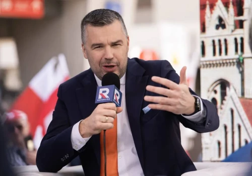Michał Rachoń pokazał zestawienie faktur Republiki za reklamy. 