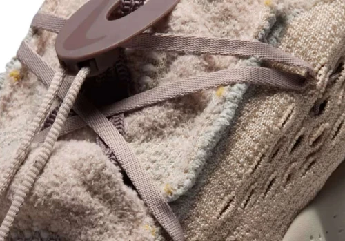 Nike prezentuje nową wersję nowa eksperymentalnych sneakersów Mind 002. Pod stopą 22 pobudzające punkty