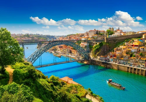 Portugalskie słońce i wino 🍷 🇵🇹 Wycieczka do Porto za 649 PLN 🤩✨