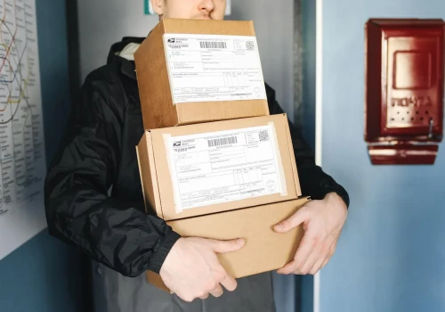 Paczki z Chin znikają w błyskawicznym tempie. Nowa opłata załamała import e-commerce. Sprawdź nowe dane z Warszawy