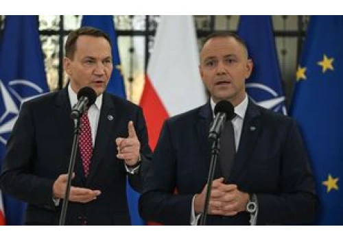 Jedno słowo. Sikorski uderza w Nawrockiego