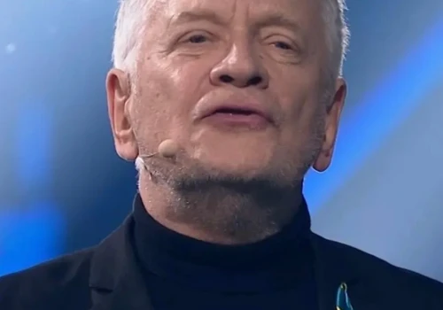Skandaliczne zachowanie Andrzeja Seweryna. Zlekceważył hymn polski?
