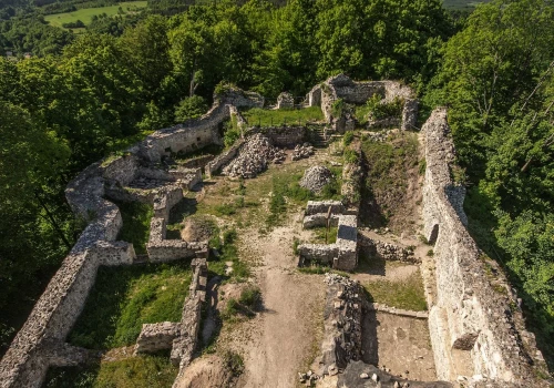 To miejsce na Dolnym Śląsku robi wrażenie. Zamek skrywa niemal 1000 lat historii