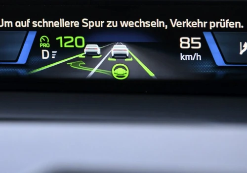Auto jedzie samo i łamie przepisy? W Chinach mandat może dostać producent
