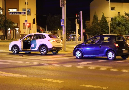 Piesza weszła na czerwonym. Została potrącona, trafiła do szpitala