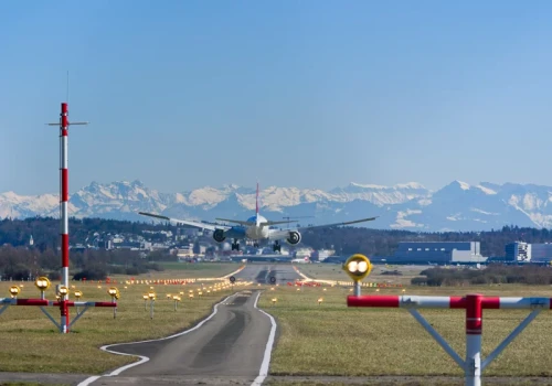 Pasażerowie skarżyli się na niepokojące objawy. Pilot nadał kod 7700