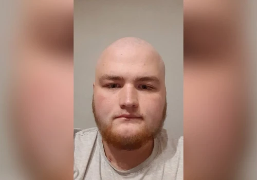 „Zamiast normalnej codzienności są szpitale i ból”. Dominik z Olsztyna od lat walczy z rakiem. Trwa zbiórka