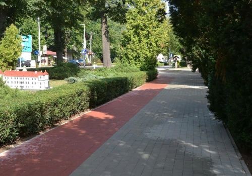 Przebudowali chodnik i ścieżkę rowerową przed suskim magistratem