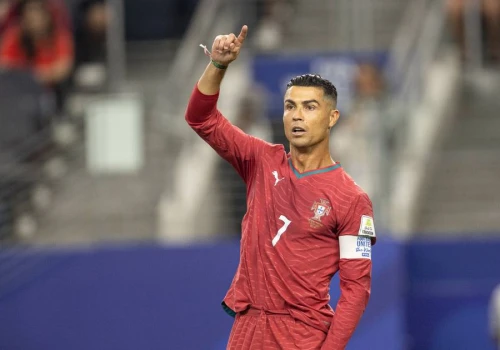 Tuż po ślubie Cristiano Ronaldo zaskoczył metamorfozą. Nowa fryzura podzieliła fanów