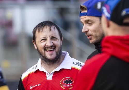 Żużel. Gorąco na Wyspach! Chris Harris… powalił rywala na tor! (WIDEO)