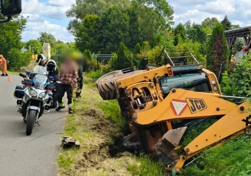 Ponad 3 promile i koparka w rowie. 43-latek może stracić sprzęt wart ponad 100 tys. zł