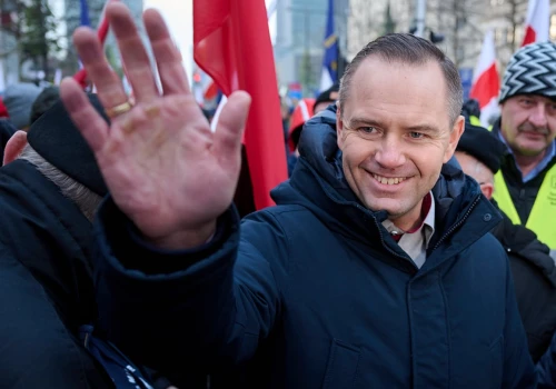 Weta Nawrockiego coraz bardziej uderzają w zwykłych ludzi