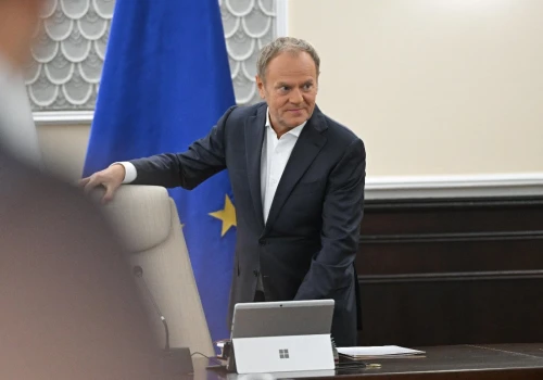 Rząd Tuska pracuje nad nowym podatkiem. Wyciągną miliony z kieszeni podatników pod pretekstem „ochrony zdrowia”