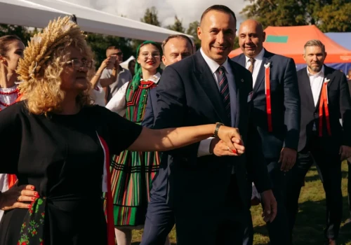 Dożynki Wojewódzkie w Bystrzycy. Gwiazdami wieczoru Reni Jusis i Zakopower