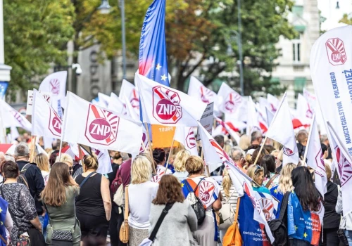 Protest nauczycieli i pracowników oświaty ZNP: 31 sierpnia przed KPRM. Związek wzywa do masowego udziału!