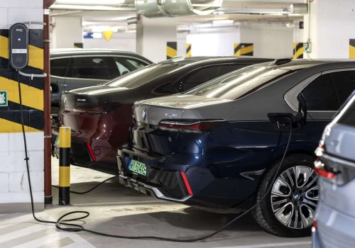 Nowe bloki mają być gotowe na auta elektryczne. Zmiany obejmą parkingi