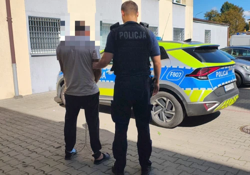 Atak nożem w Kutnie. 47-latek usłyszał zarzut i trafił do aresztu