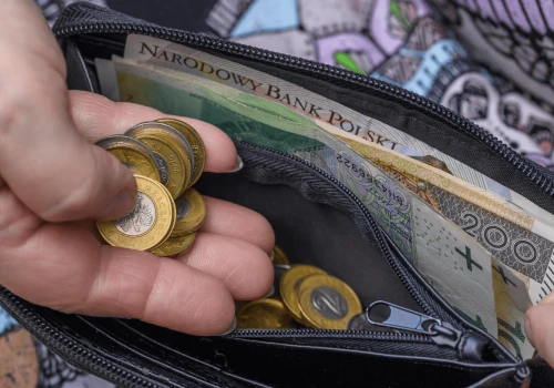 500 zł co miesiąc z ZUS-u. Nie tylko dla seniorów, chodzi o jeden dokument