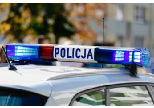 Kradli w sklepach w Gnieźnie. Policja ponownie prosi o pomoc w rozpoznaniu trzech mężczyzn